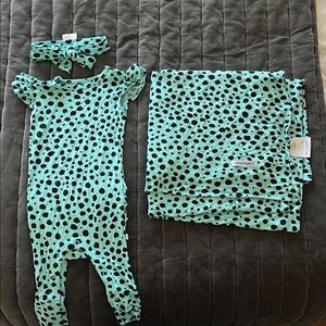 Posh Peanut Mint and Black Polka Dot Baby Set
With matching swaddle